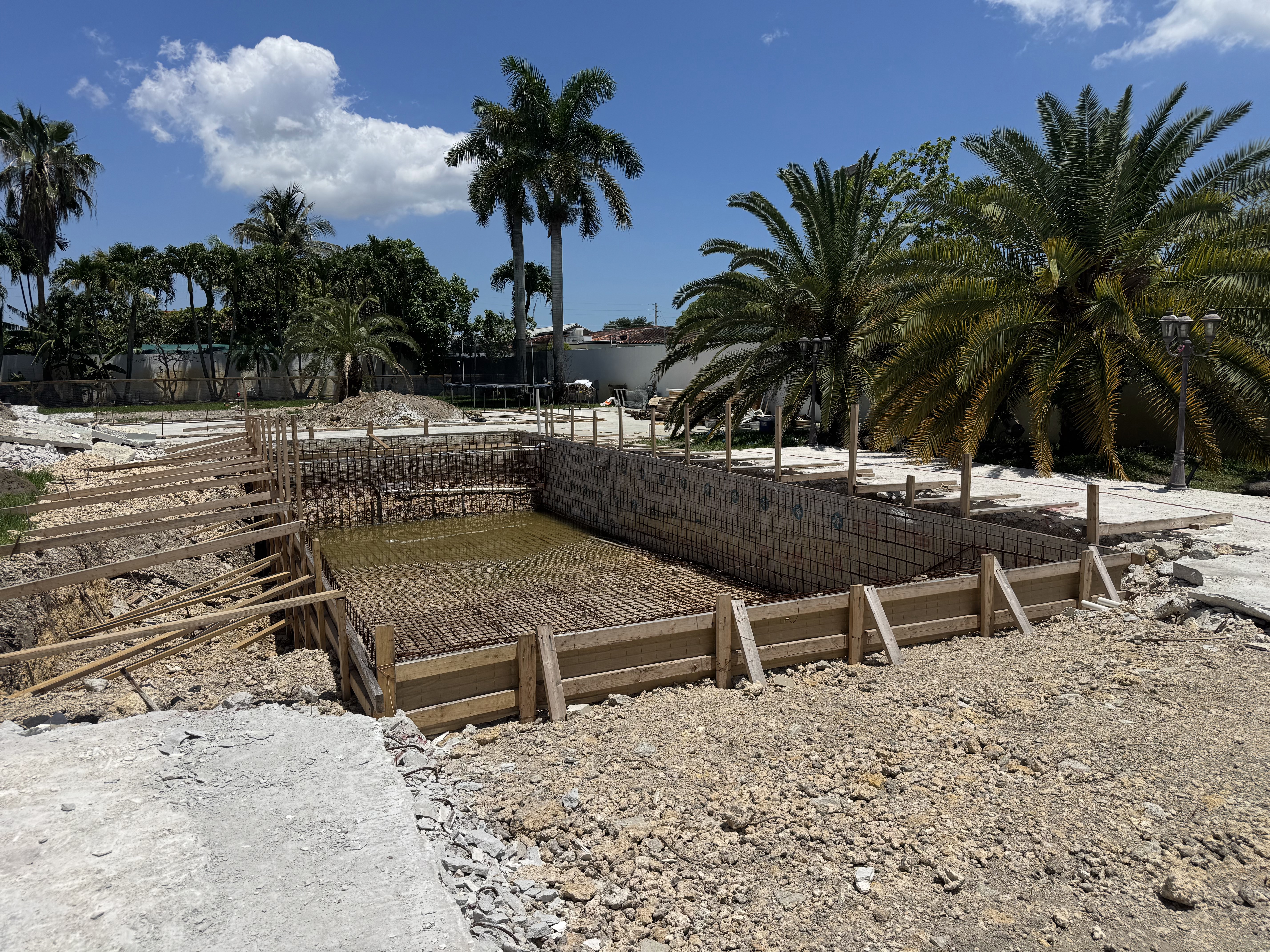 New residential pool construction
