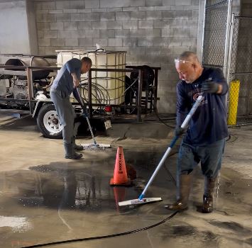 Veneto Las Olas parking garage pressure cleaning